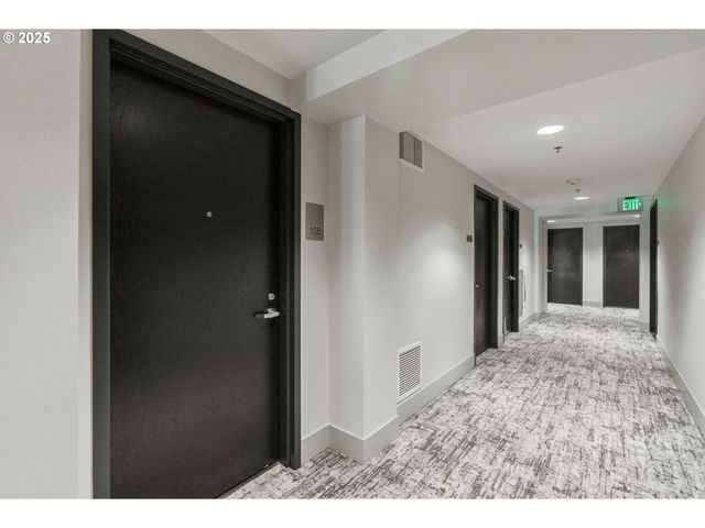 1310 Nw NAITO Pkwy 105, Portland, OR 97209