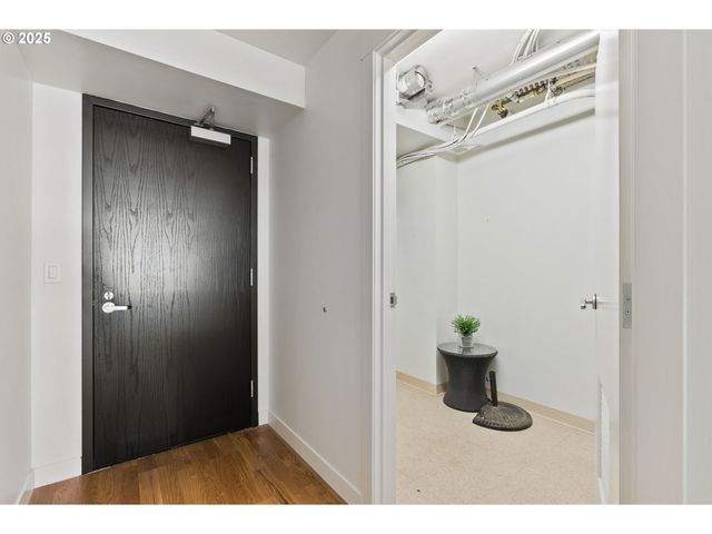 1310 Nw NAITO Pkwy 105, Portland, OR 97209