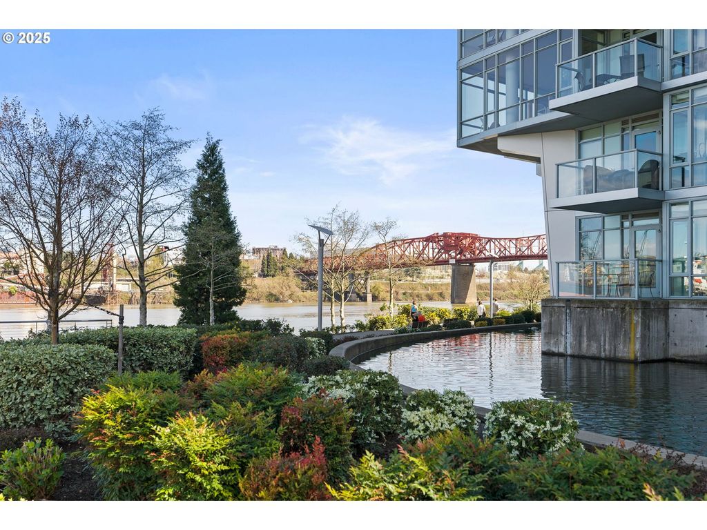 1310 Nw NAITO Pkwy 105, Portland, OR 97209