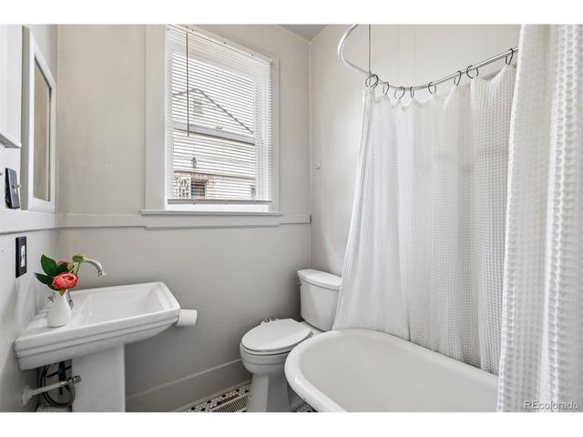 2984 S Delaware St, Englewood, CO 80110