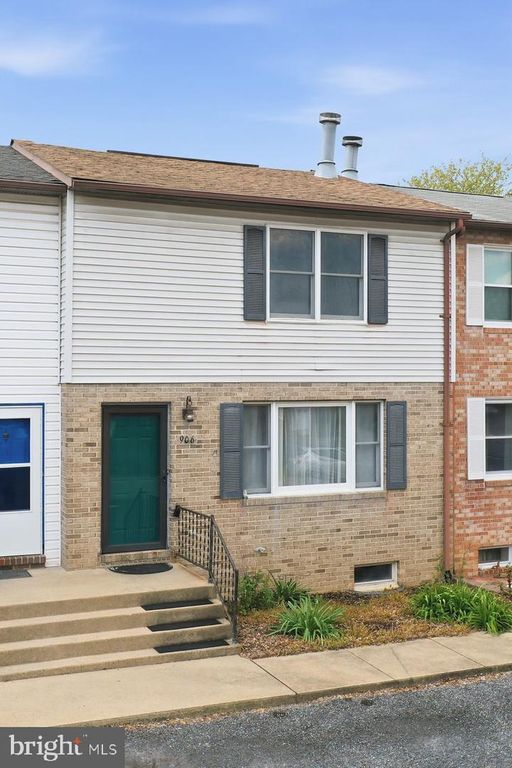 906 HILLTOP DR, Woodstock, VA 22664