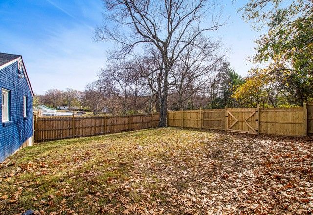 130 Hart Ln, Nashville, TN 37207