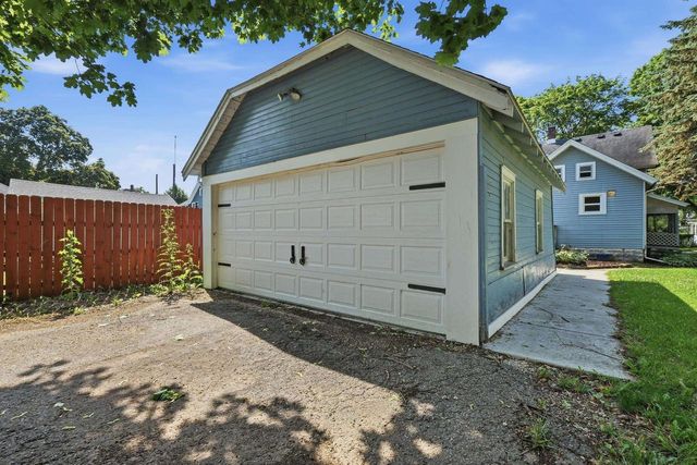 1008 Giles Street, Stoughton, WI 53589