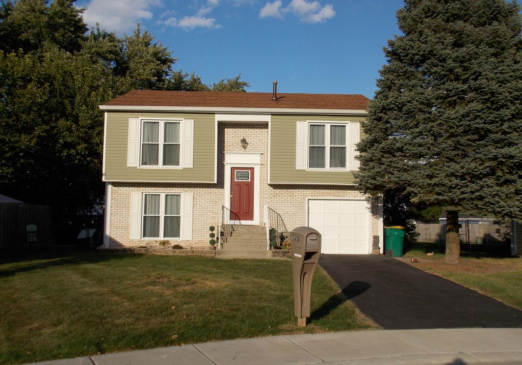 1042 W 59th Court, Merrillville, IN 46410