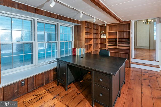 16 W DELAWARE AVE, Pennington, NJ 08534