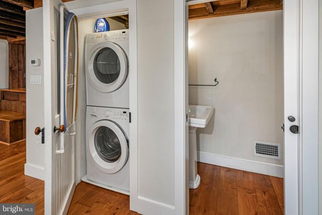 16 W DELAWARE AVE, Pennington, NJ 08534