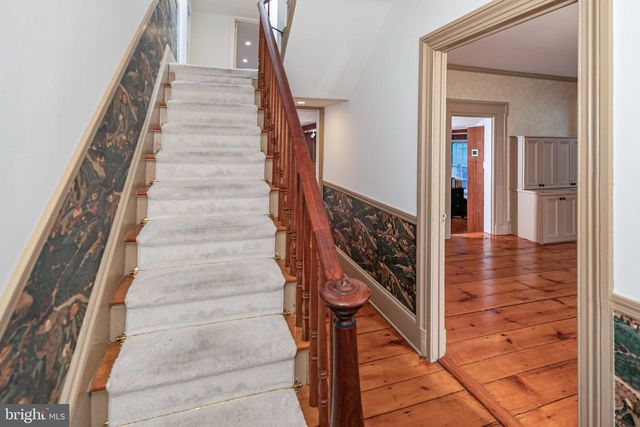 16 W DELAWARE AVE, Pennington, NJ 08534