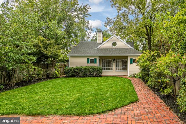 16 W DELAWARE AVE, Pennington, NJ 08534