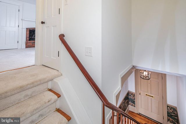 16 W DELAWARE AVE, Pennington, NJ 08534