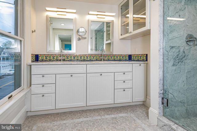 16 W DELAWARE AVE, Pennington, NJ 08534