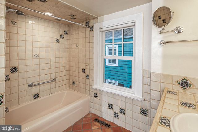 16 W DELAWARE AVE, Pennington, NJ 08534
