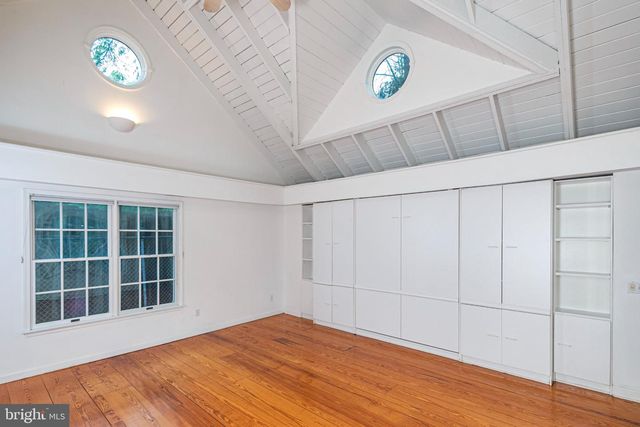 16 W DELAWARE AVE, Pennington, NJ 08534