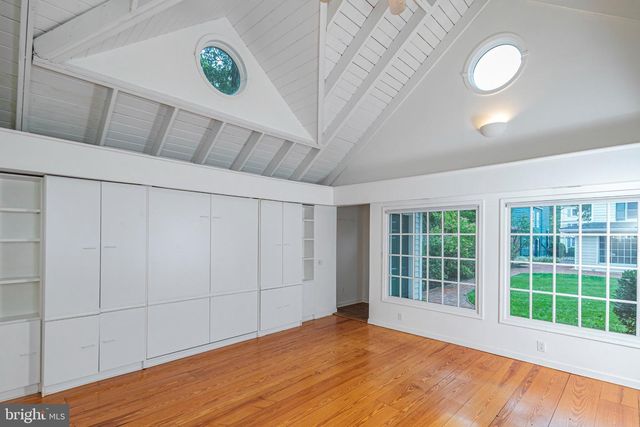 16 W DELAWARE AVE, Pennington, NJ 08534