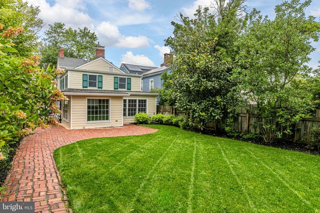 16 W DELAWARE AVE, Pennington, NJ 08534