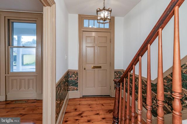 16 W DELAWARE AVE, Pennington, NJ 08534