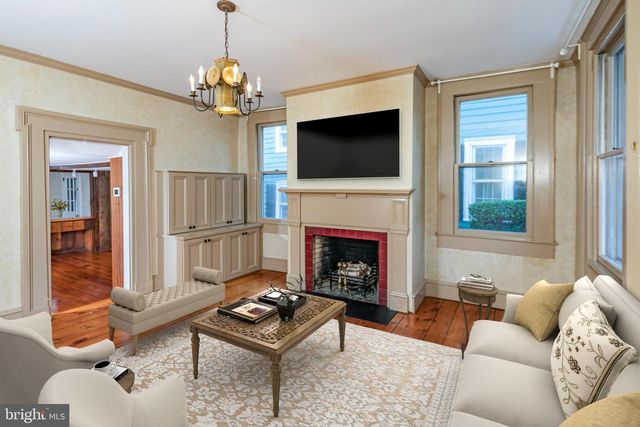 16 W DELAWARE AVE, Pennington, NJ 08534