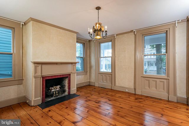 16 W DELAWARE AVE, Pennington, NJ 08534