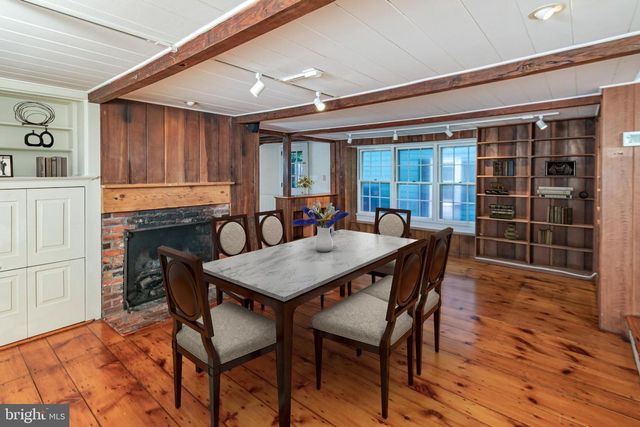 16 W DELAWARE AVE, Pennington, NJ 08534