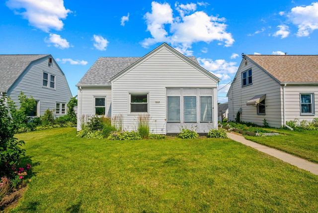 3218 S Chase AVENUE, Milwaukee, WI 53207