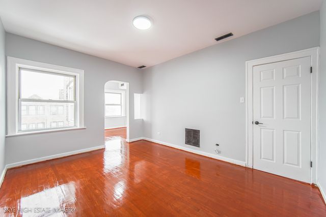 6720 S Paxton Avenue 3N, Chicago, IL 60649