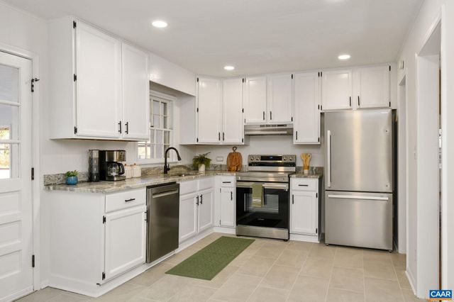 2304 SHELBY DR, Charlottesville, VA 22901