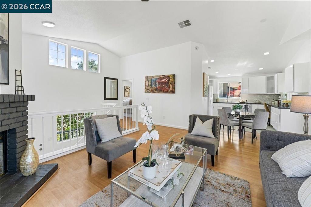 Image 7 of property listing at 5008 Morgan Way, Antioch, CA 94531