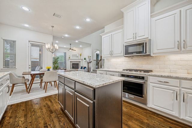 2841 Edinburgh, Carrollton, TX 75006