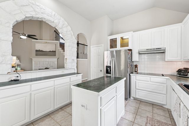 2825 Wales Court, Grand Prairie, TX 75052