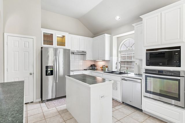 2825 Wales Court, Grand Prairie, TX 75052