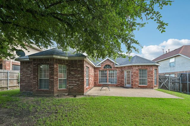 2825 Wales Court, Grand Prairie, TX 75052