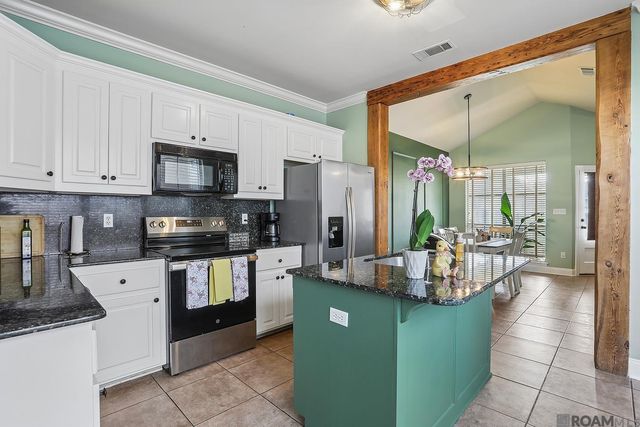 2688 Old Towne Rd, Zachary, LA 70791