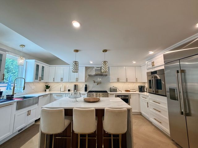 14 Bernard Circle, Tisbury, MA 02568