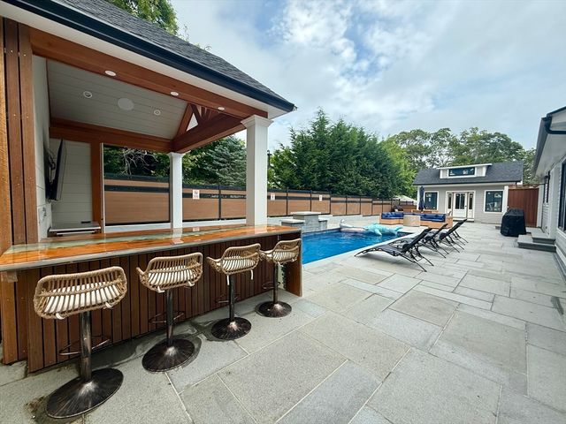 14 Bernard Circle, Tisbury, MA 02568