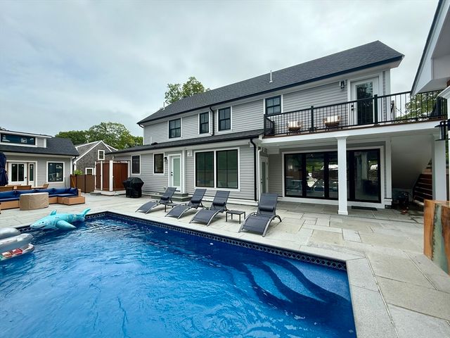 14 Bernard Circle, Tisbury, MA 02568