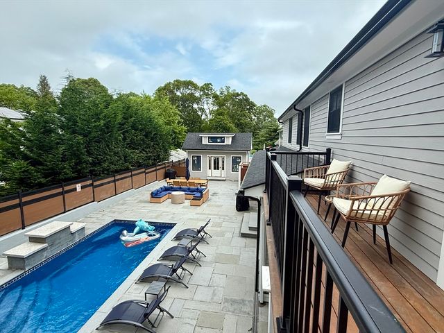 14 Bernard Circle, Tisbury, MA 02568