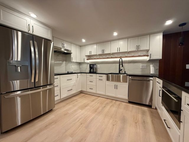 14 Bernard Circle, Tisbury, MA 02568