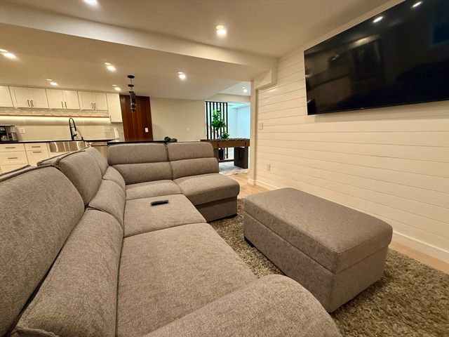 14 Bernard Circle, Tisbury, MA 02568