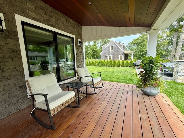 14 Bernard Circle, Tisbury, MA 02568