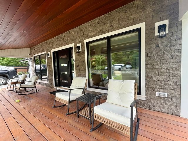 14 Bernard Circle, Tisbury, MA 02568