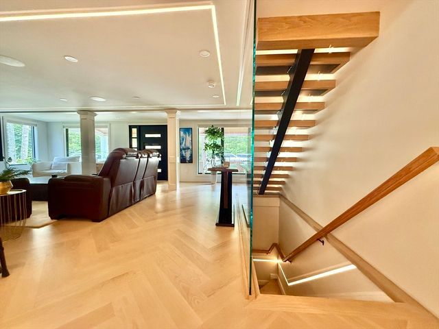 14 Bernard Circle, Tisbury, MA 02568