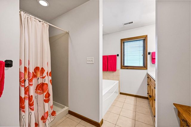 W375S4961 E Pretty Lake ROAD, Dousman, WI 53118