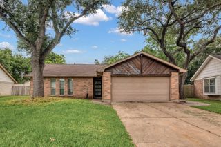 638 Fair Oak Drive, Stafford, TX 77477
