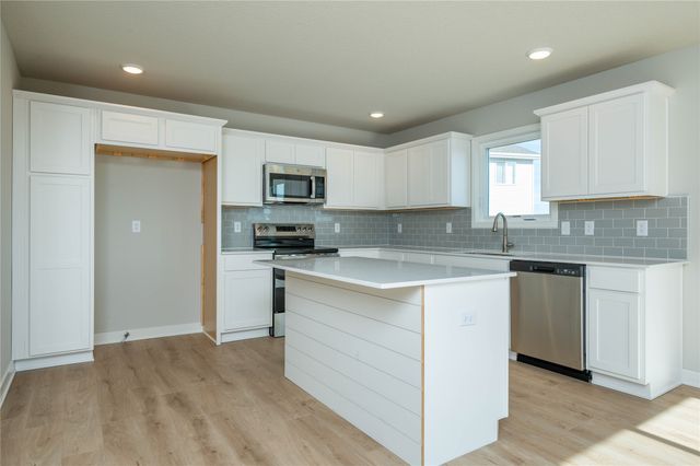 1671 NW Savannah Drive, Ankeny, IA 50023