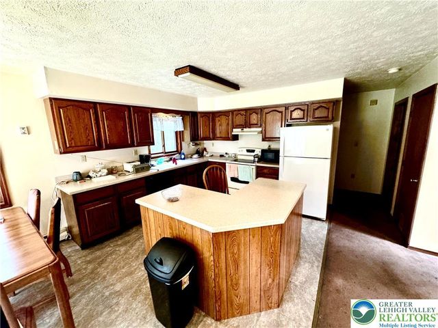 84 Tanglewood Drive, Penn Forest Twp, PA 18210