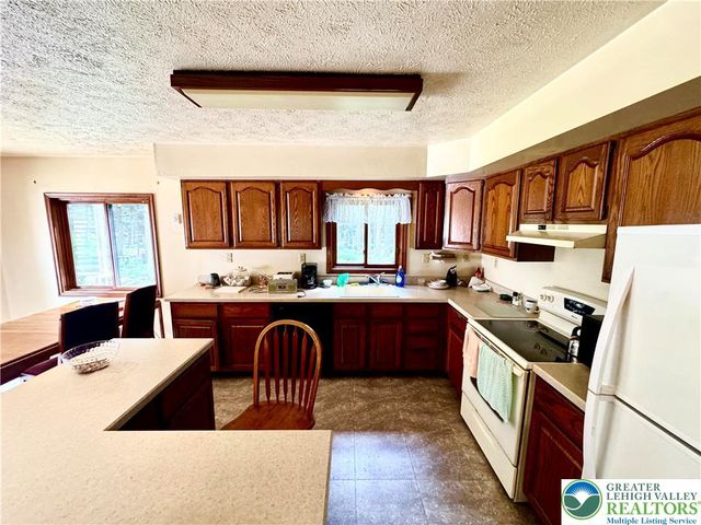 84 Tanglewood Drive, Penn Forest Twp, PA 18210