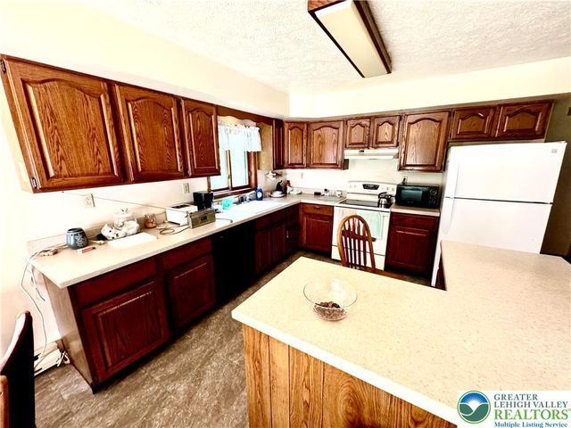 84 Tanglewood Drive, Penn Forest Twp, PA 18210