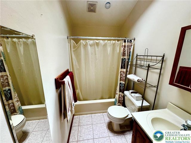 84 Tanglewood Drive, Penn Forest Twp, PA 18210