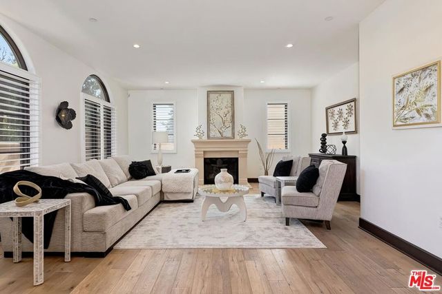 10523 Ashton Avenue 101, Los Angeles, CA 90024