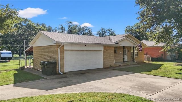 208 N Chambers Trail, Claremore, OK 74017