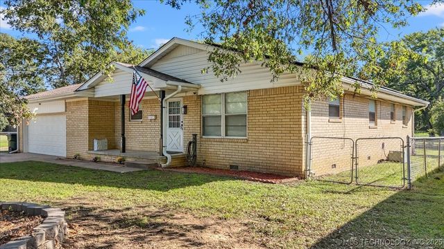 208 N Chambers Trail, Claremore, OK 74017